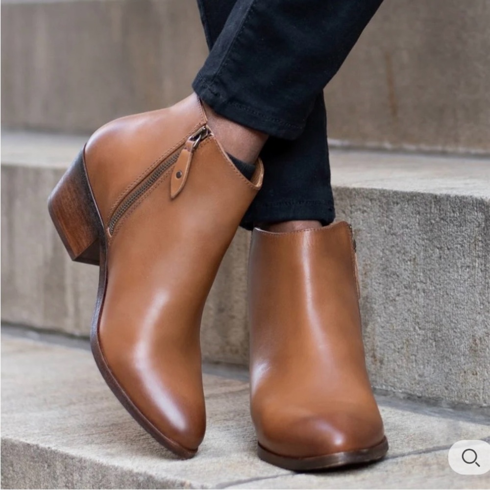 Great condition. Worn twice woman’s Downtown Thursday leather boots. Size 7 1/2